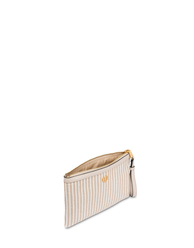 Punch Bag Plume in Canvas Photo 3