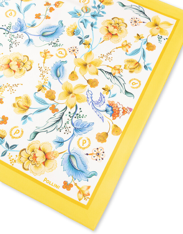 Foulard In Seta Con Stampa floreale su fondo bianco Photo 3