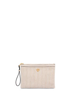 Punch Bag Plume in Canvas Photo 1